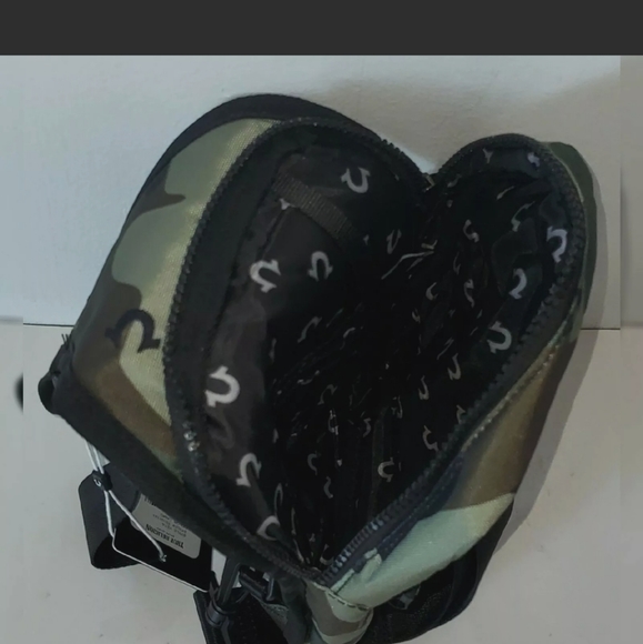 TRUE RELIGION | CROSSBODY SLING BAG | GREEN CAMO | UNISEX | NWT - Picture 5 of 7